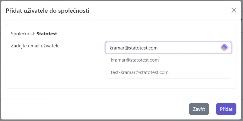 Screenshot: Modal Přiřadit uživatele s polem e‑mail a návrhy shod